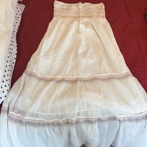 White sleeveless maxi-dress